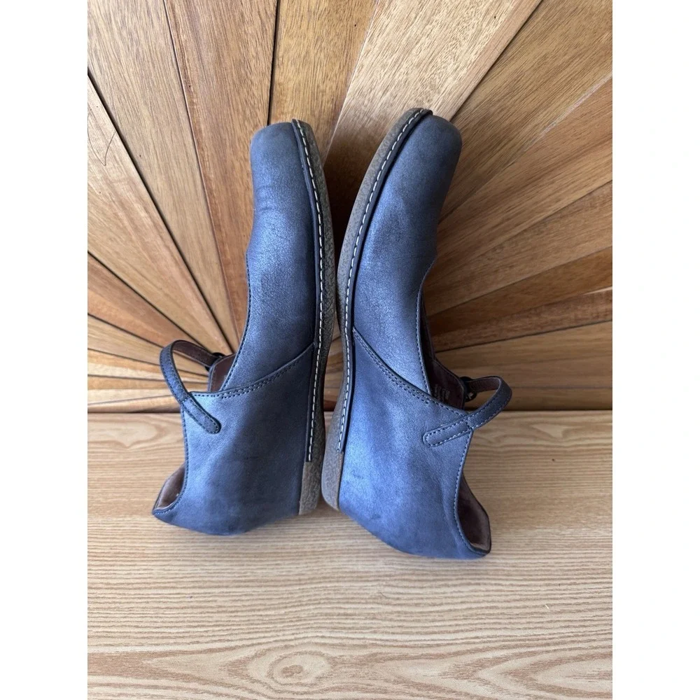 Dansko please see